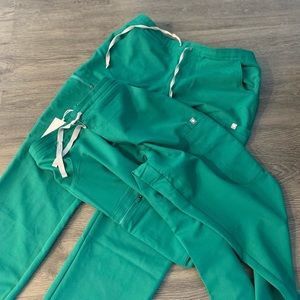 Yola skinny scrub pants x2 NWT.